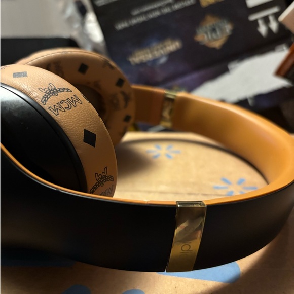 Beats Studio 3 Skyline Edition Headphones W/MCM Tan Over-Ear with Plush Comfort - Picture 7 of 7